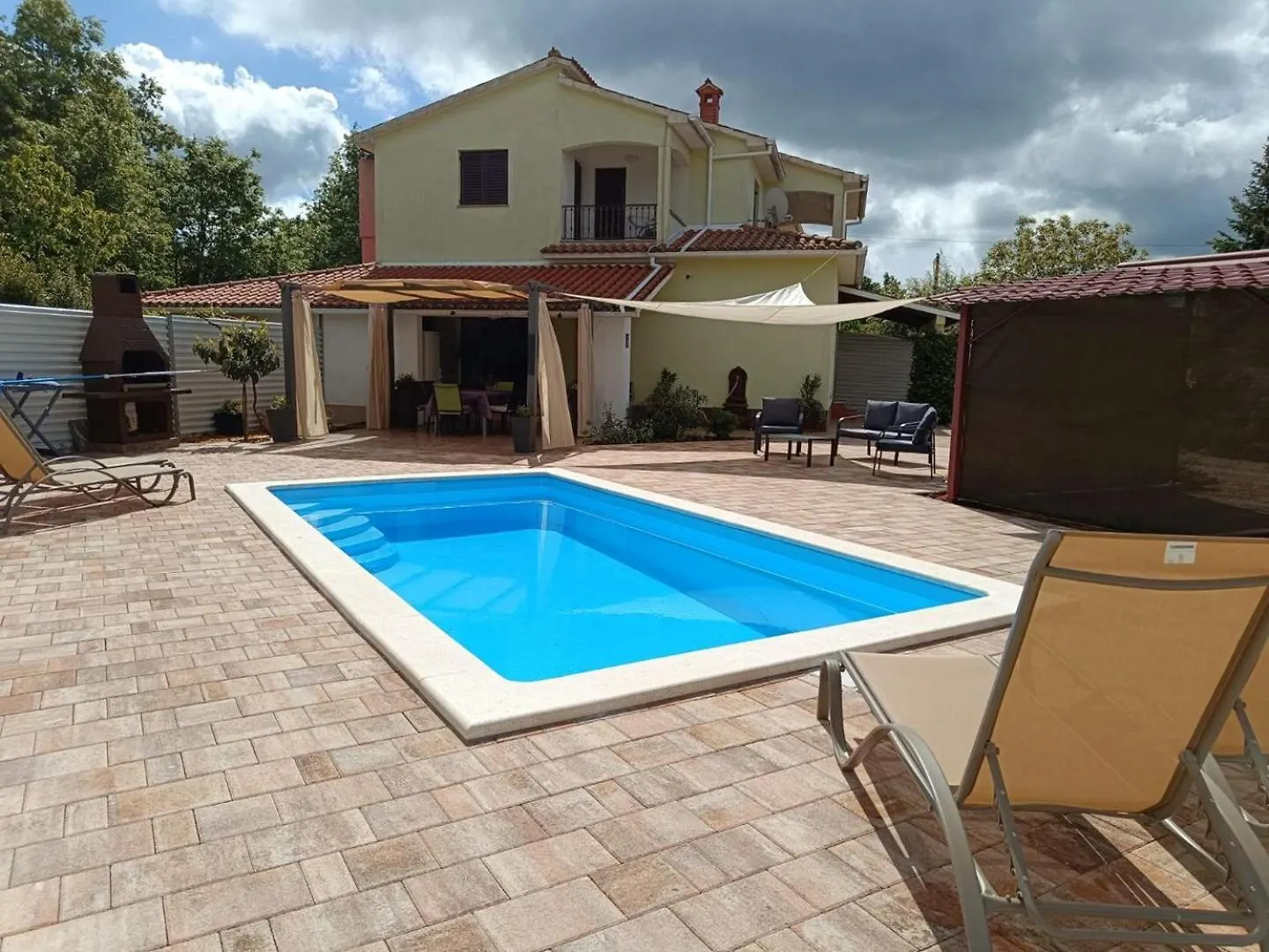 Green Oasis Near Barban - A House With A Pool, Pet Frendly 0*,