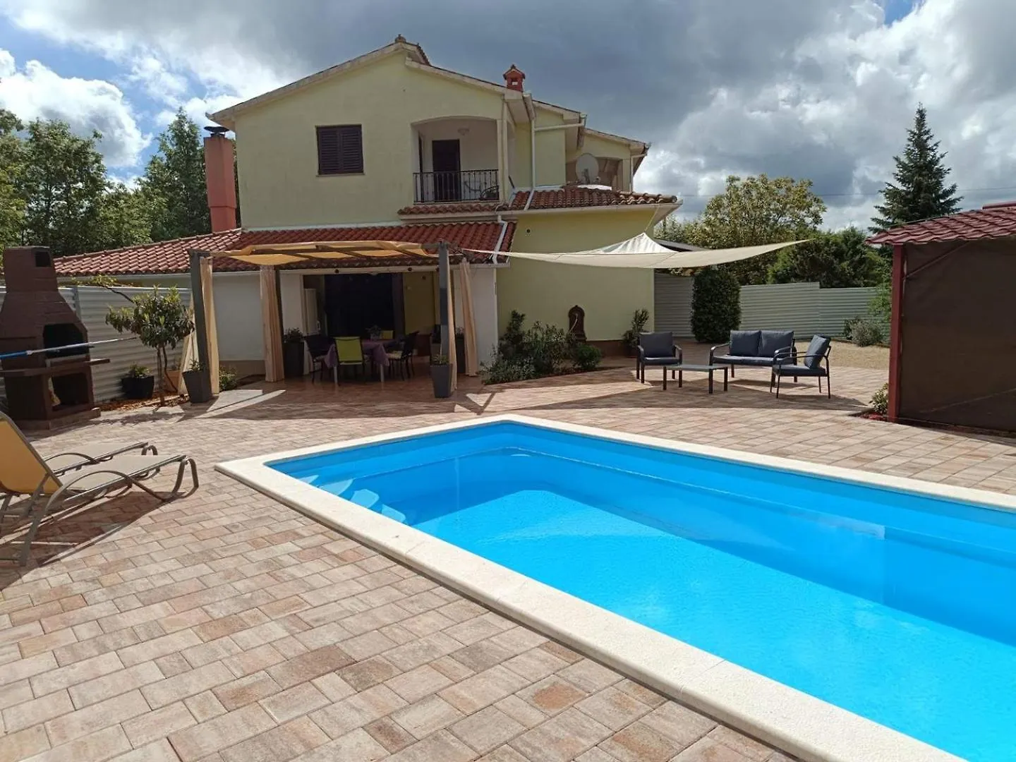 Green Oasis Near Barban - A House With A Pool, Pet Frendly Horvátország